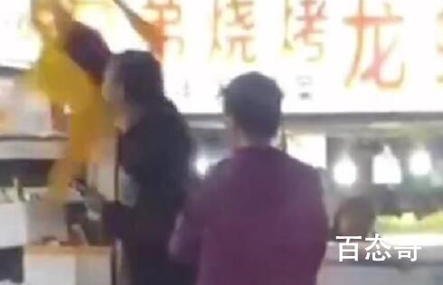 摊主回应买彩票中2574万:21人合买 背后的真相让人始料未及