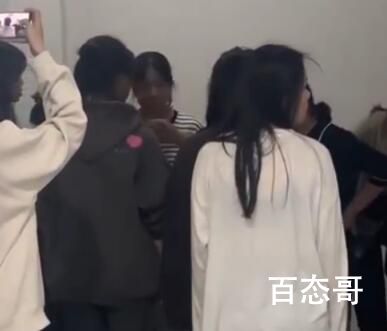 女儿被欺负 母亲进校扇舍友耳光 你的父母不教育你我来教育 