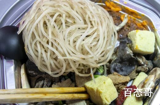 12306回应高铁上能否吃自热火锅 可以吃但触发烟雾报警器导致列车急停的处罚也要自己承担