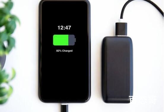 睡在充电的iPhone旁有爆炸风险 睡在华为小米旁也有爆炸风险 