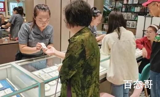 黄金卖爆了 每克已涨破600元 急速攀升然后就是一波下跌