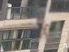 官方回应“男子赤身裸体趴在6楼外” 跳楼就跳楼干嘛要脱衣服